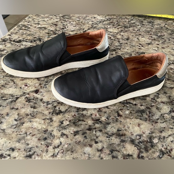 UGG Black leather Women’s 10, 1019108 F27018J - Picture 9 of 9